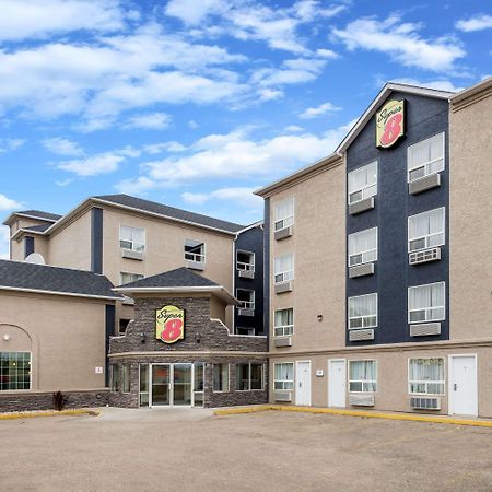 Super 8 By Wyndham Grande Prairie Hotel Exterior foto