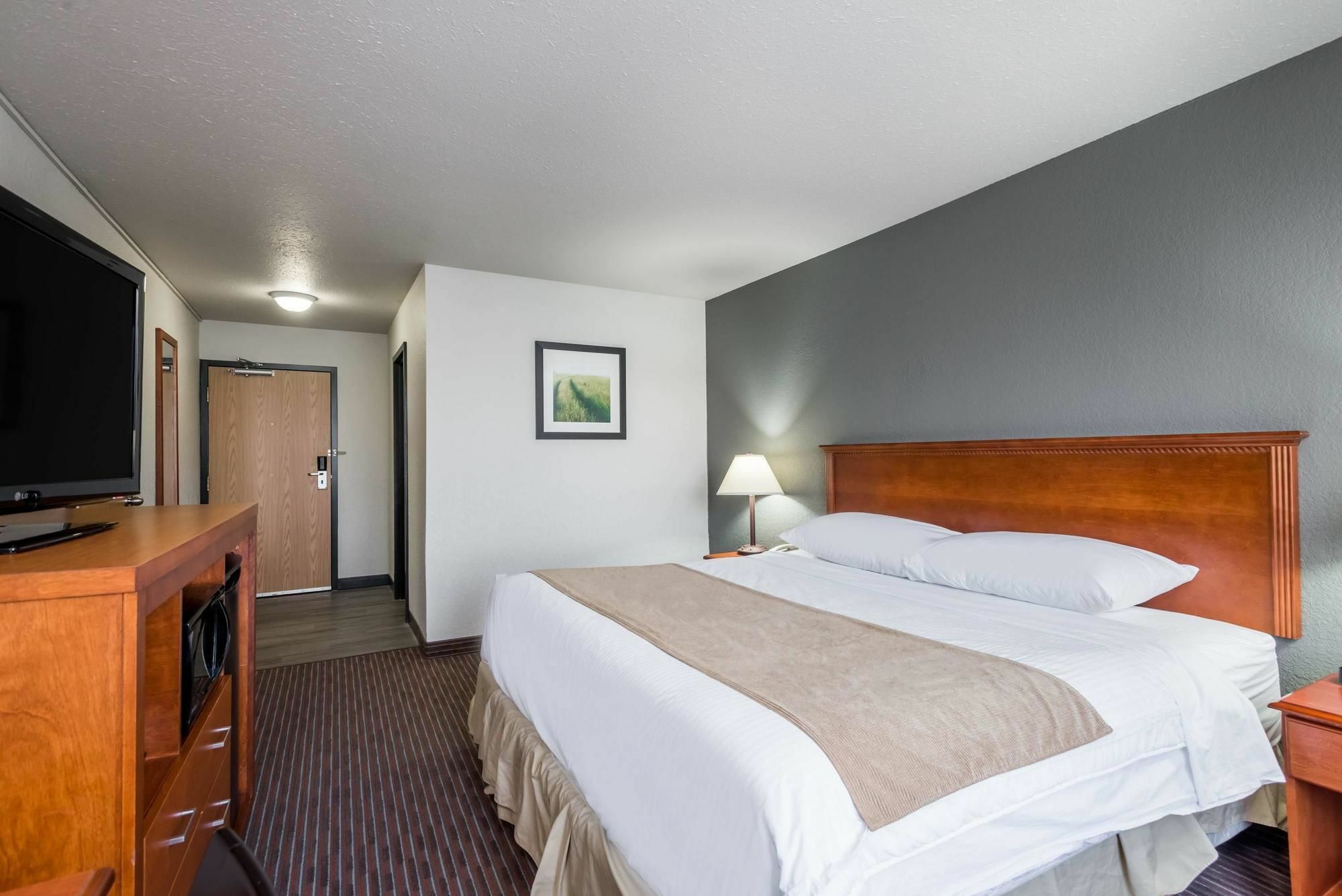 Super 8 By Wyndham Grande Prairie Hotel Exterior foto
