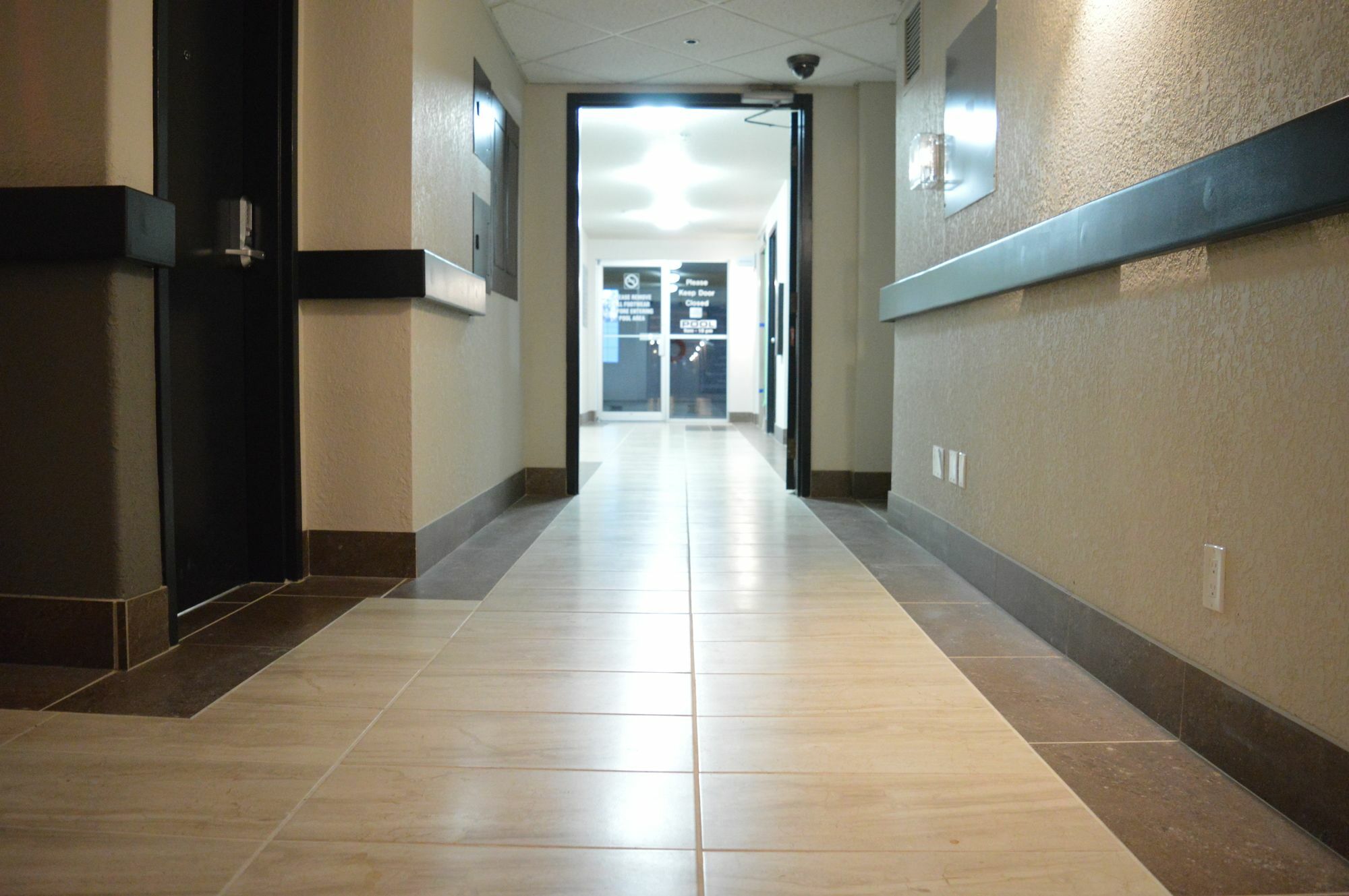 Super 8 By Wyndham Grande Prairie Hotel Exterior foto