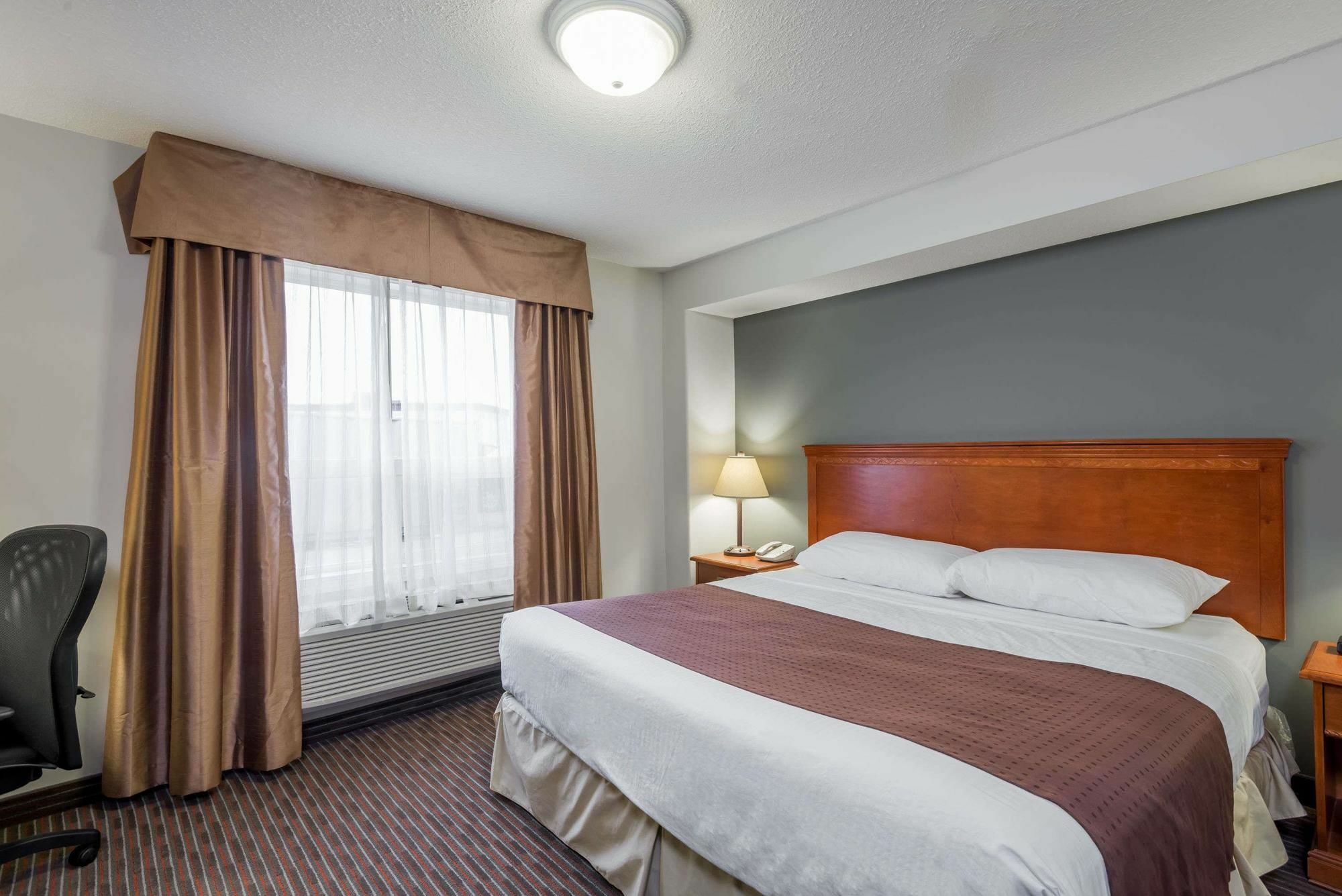 Super 8 By Wyndham Grande Prairie Hotel Exterior foto